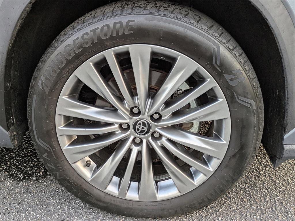 used 2023 Toyota Highlander car, priced at $45,031