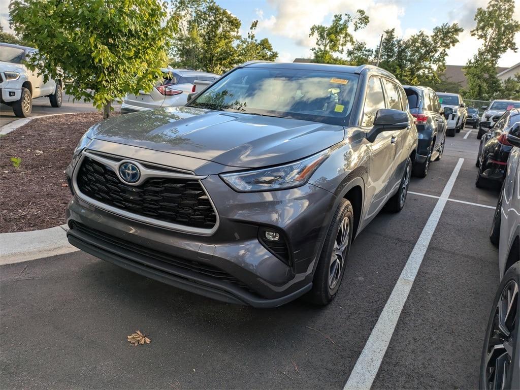 used 2022 Toyota Highlander Hybrid car, priced at $38,431