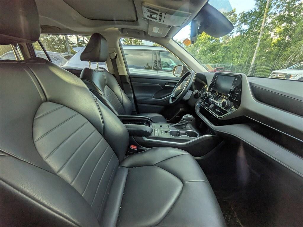 used 2022 Toyota Highlander Hybrid car, priced at $38,431