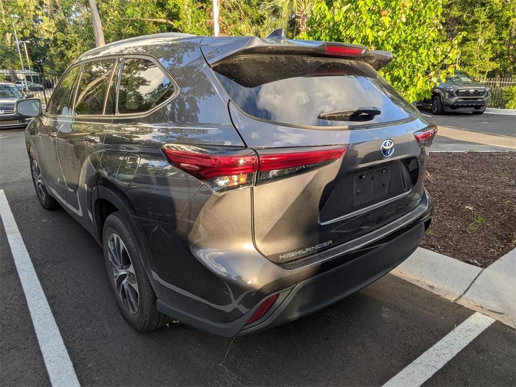 used 2022 Toyota Highlander Hybrid car, priced at $38,431