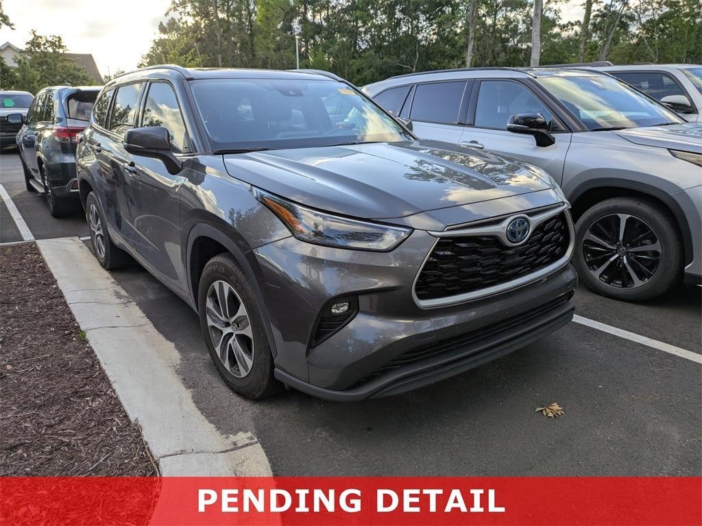 used 2022 Toyota Highlander Hybrid car, priced at $38,431
