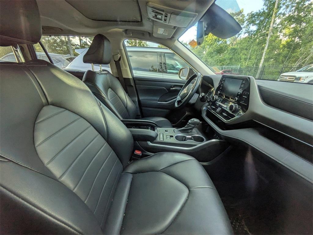 used 2022 Toyota Highlander Hybrid car, priced at $38,431