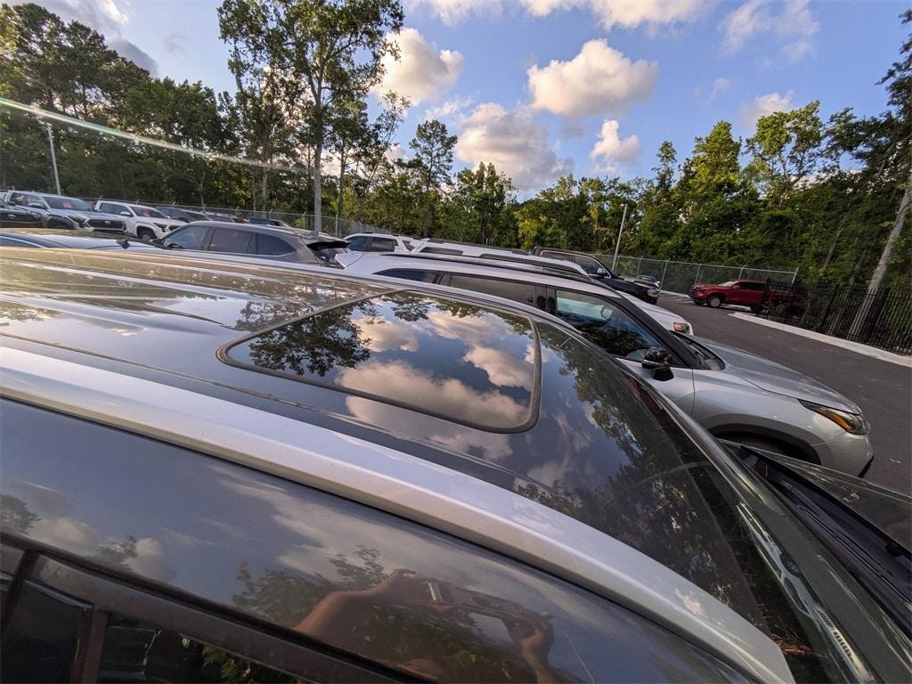 used 2022 Toyota Highlander Hybrid car, priced at $38,431
