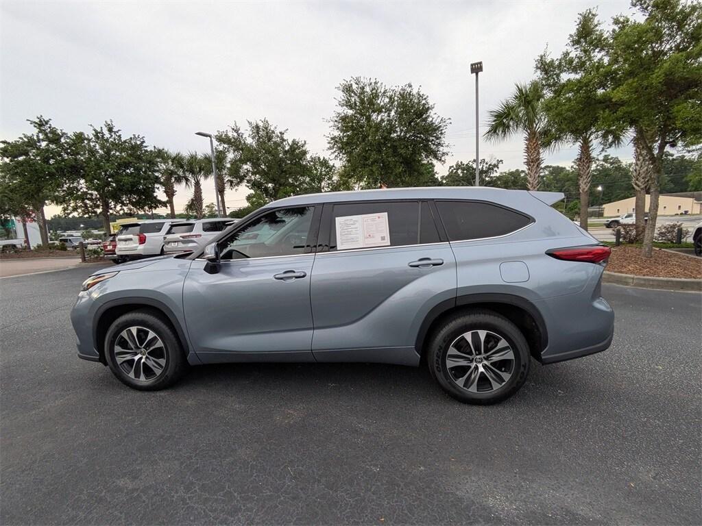 used 2022 Toyota Highlander car, priced at $37,831