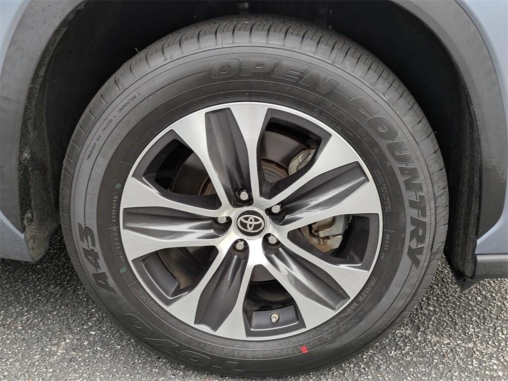 used 2022 Toyota Highlander car, priced at $37,831