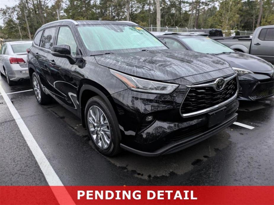 used 2021 Toyota Highlander car