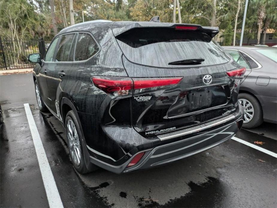 used 2021 Toyota Highlander car