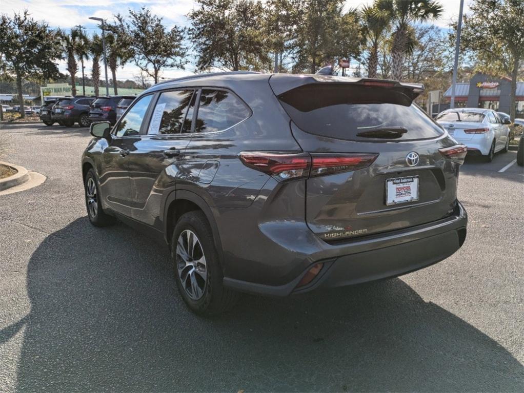 used 2024 Toyota Highlander car, priced at $43,031