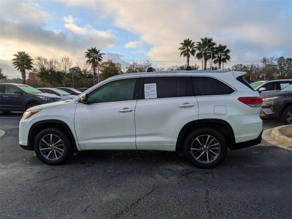 used 2017 Toyota Highlander car, priced at $17,231