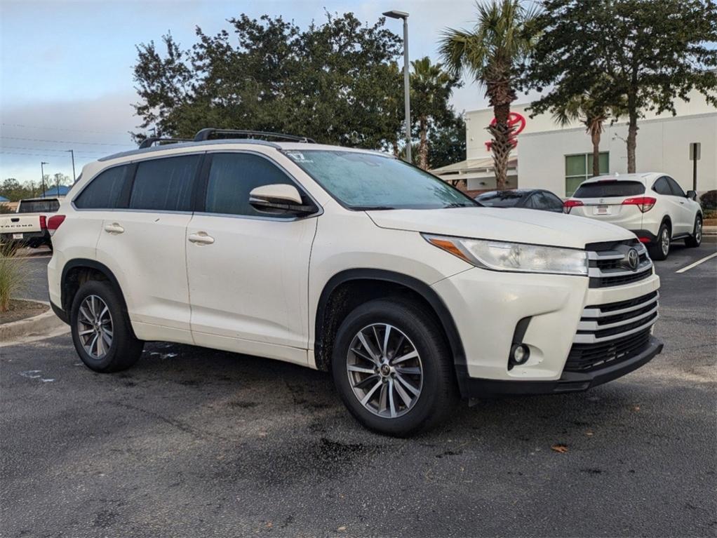 used 2017 Toyota Highlander car, priced at $17,231