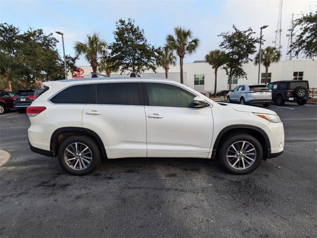 used 2017 Toyota Highlander car, priced at $17,231