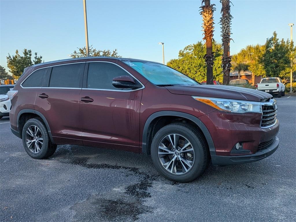 used 2016 Toyota Highlander car, priced at $21,531