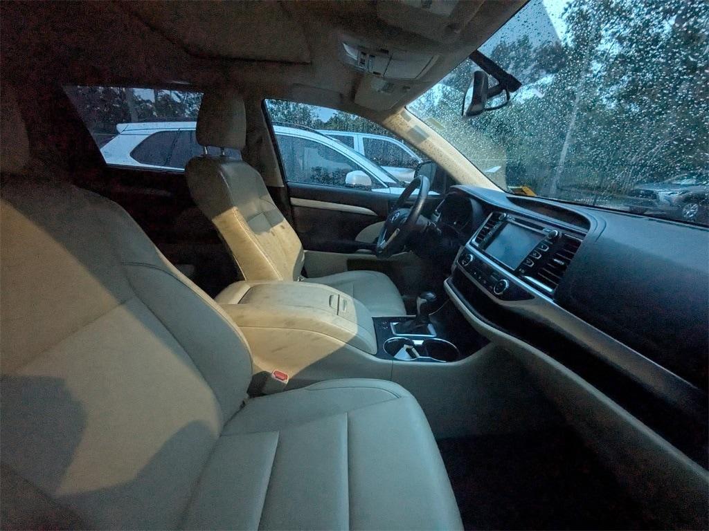 used 2016 Toyota Highlander car, priced at $20,531