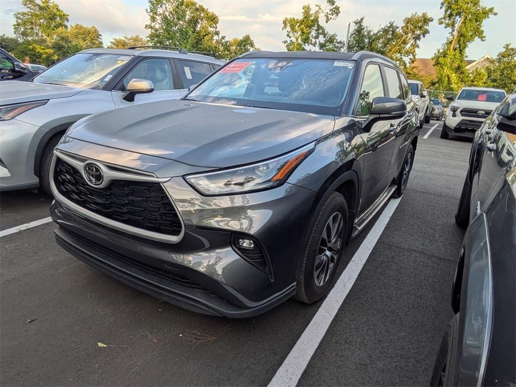 used 2024 Toyota Highlander car, priced at $44,231