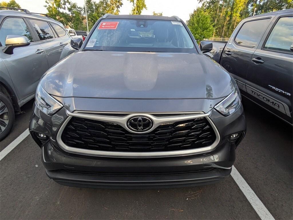 used 2024 Toyota Highlander car, priced at $44,531