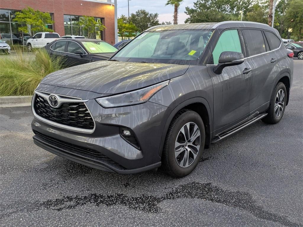 used 2024 Toyota Highlander car, priced at $42,531