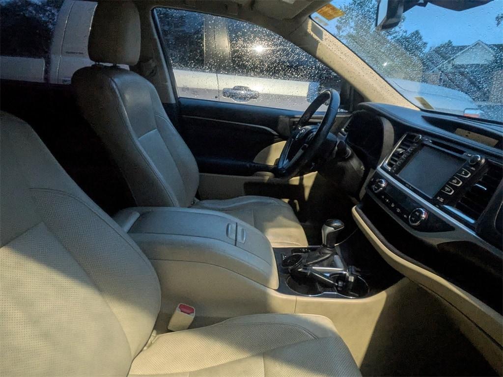 used 2014 Toyota Highlander car, priced at $17,031