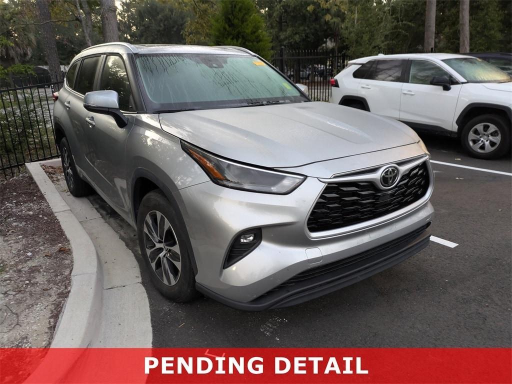 used 2023 Toyota Highlander car, priced at $34,531