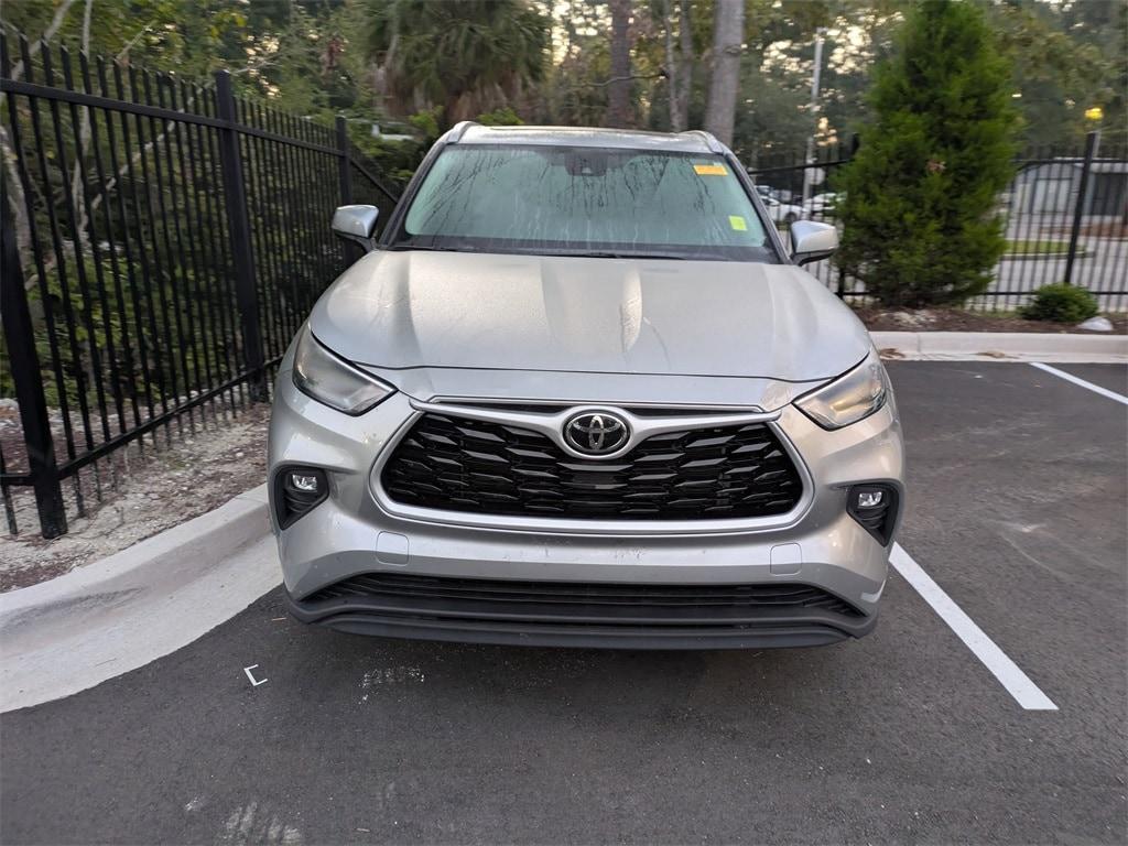 used 2023 Toyota Highlander car, priced at $34,531