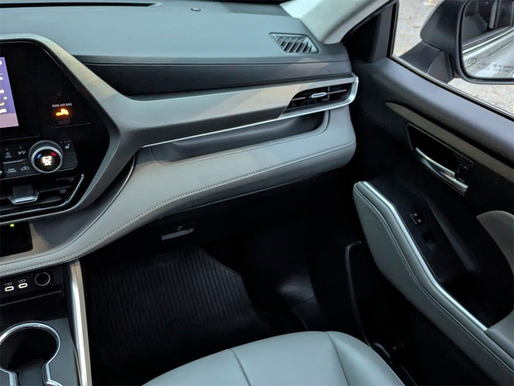 used 2023 Toyota Highlander car, priced at $36,831