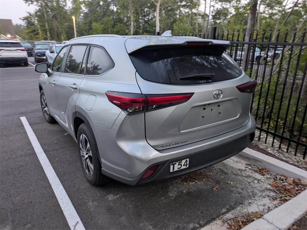 used 2023 Toyota Highlander car, priced at $34,531