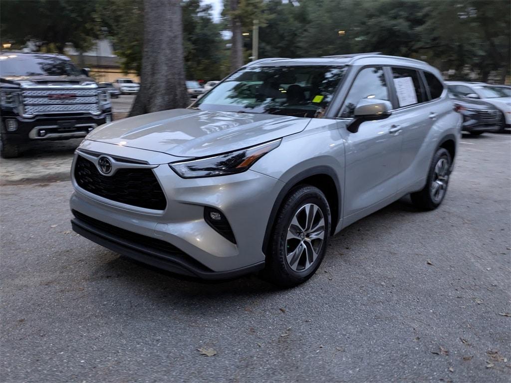 used 2023 Toyota Highlander car, priced at $36,831