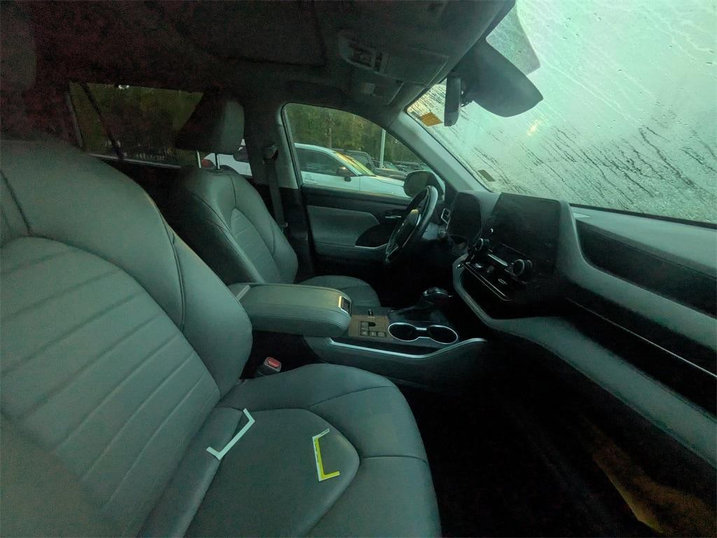 used 2023 Toyota Highlander car, priced at $34,531