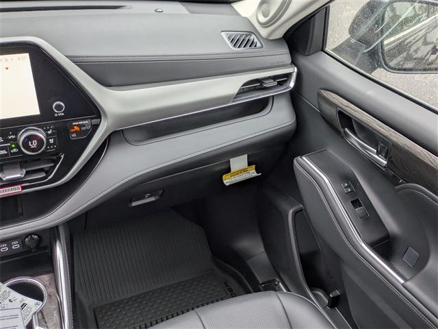 new 2025 Toyota Highlander car, priced at $55,751