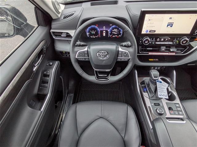 new 2025 Toyota Highlander car, priced at $55,751