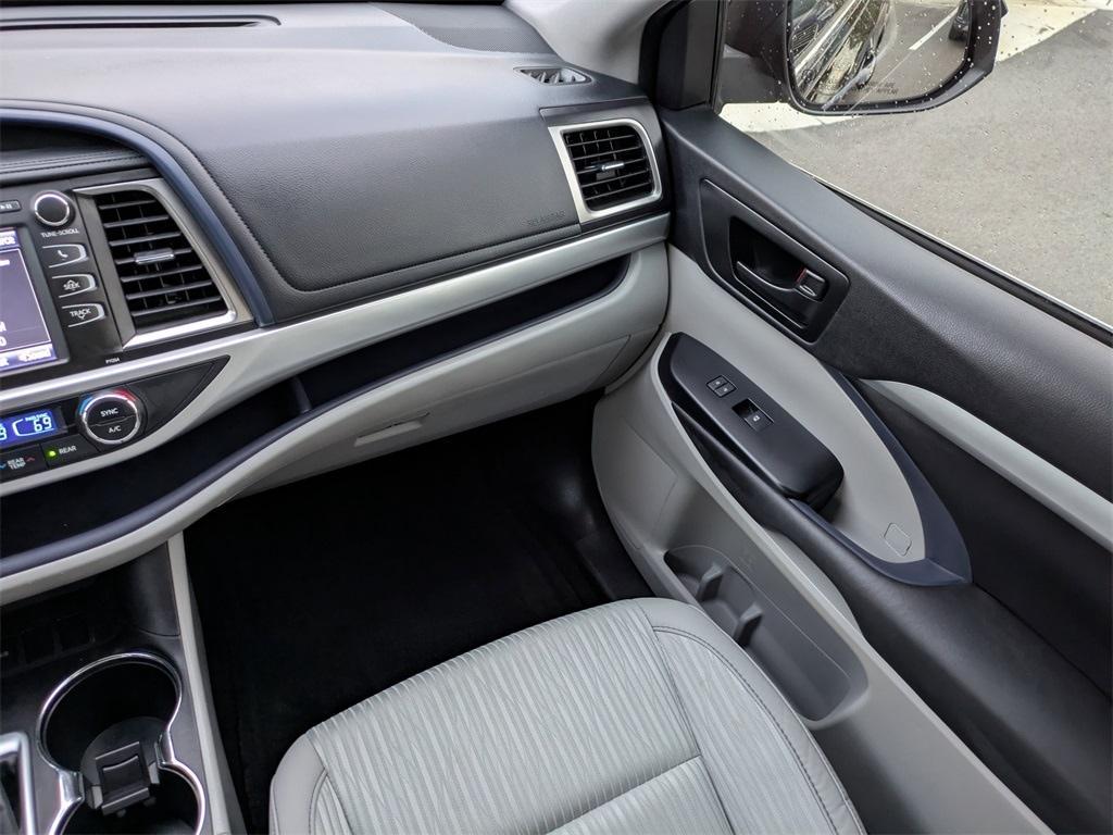 used 2016 Toyota Highlander car, priced at $16,531