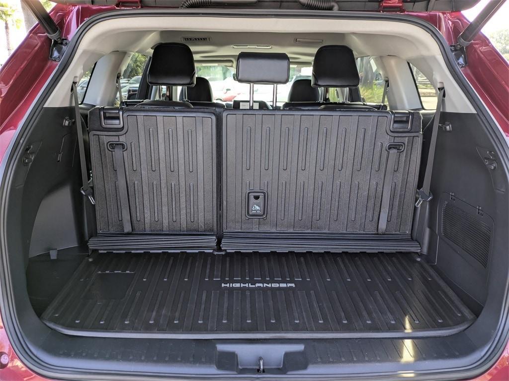 used 2023 Toyota Highlander Hybrid car, priced at $38,531