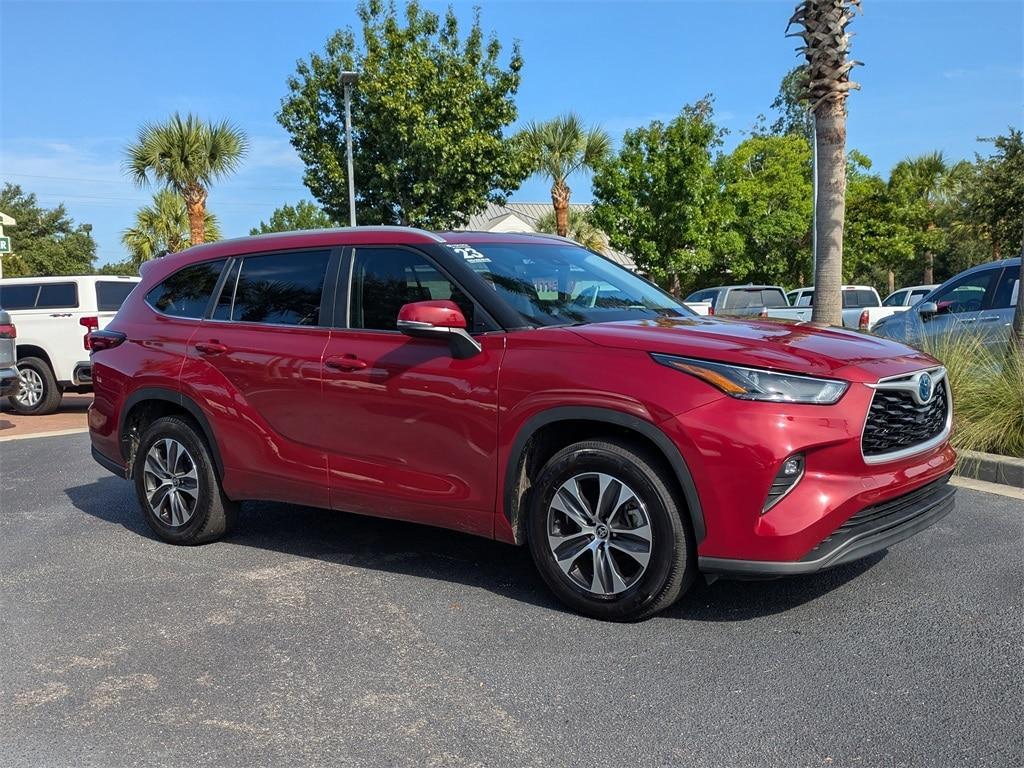 used 2023 Toyota Highlander Hybrid car, priced at $38,531