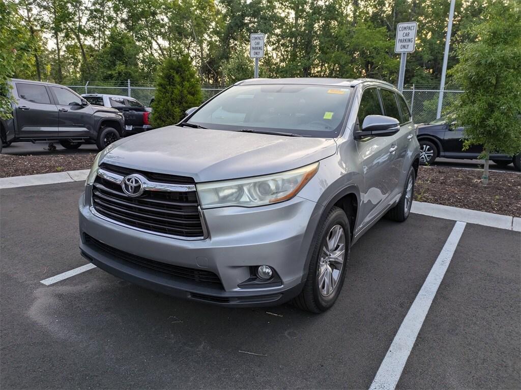 used 2015 Toyota Highlander car, priced at $15,531