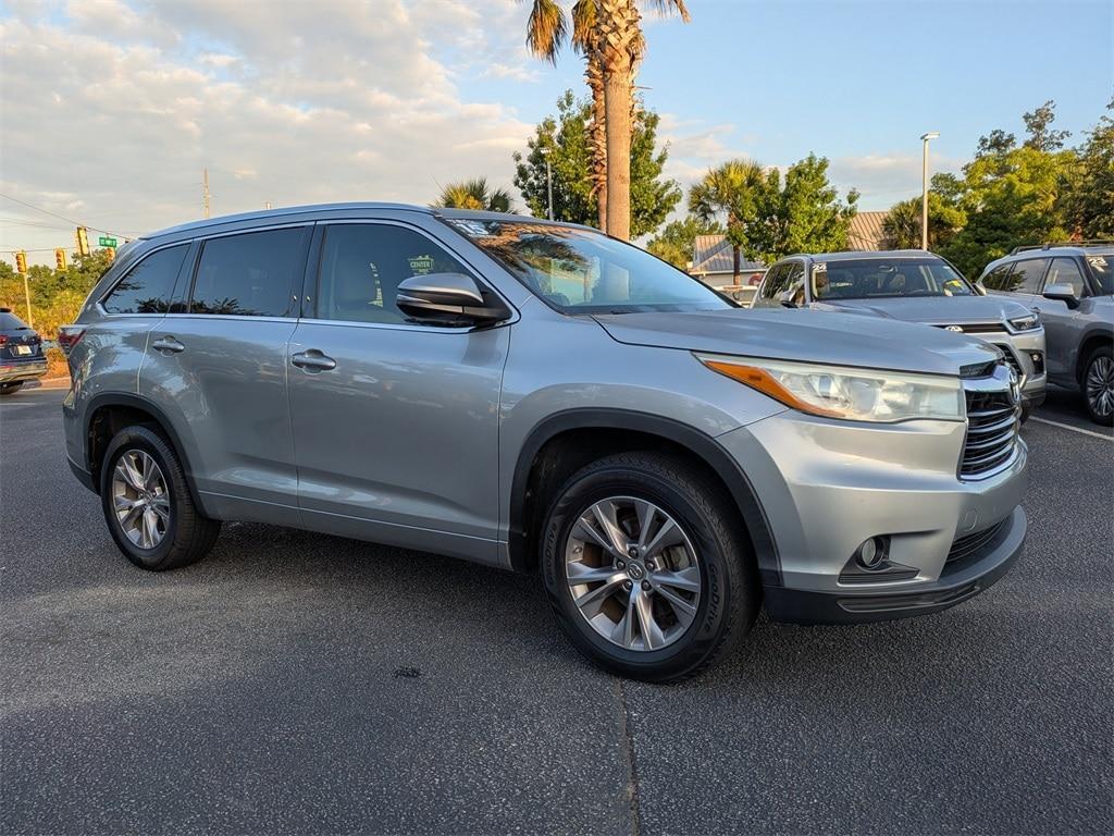 used 2015 Toyota Highlander car, priced at $14,831