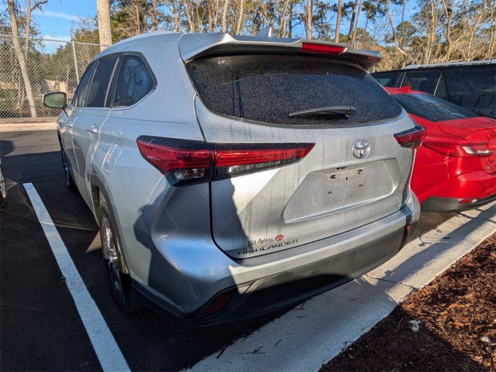 used 2022 Toyota Highlander car, priced at $37,231