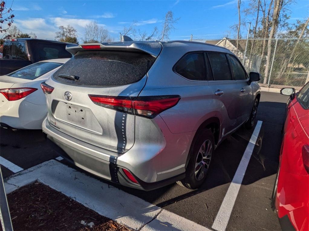 used 2022 Toyota Highlander car, priced at $37,231