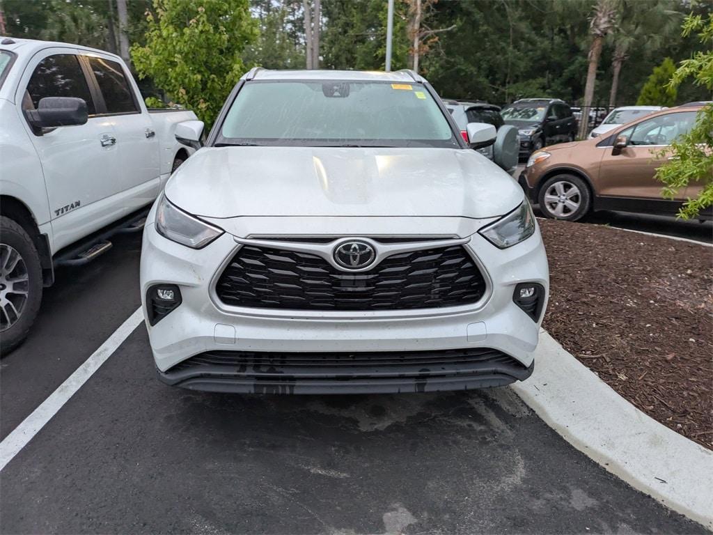 used 2022 Toyota Highlander car, priced at $36,231