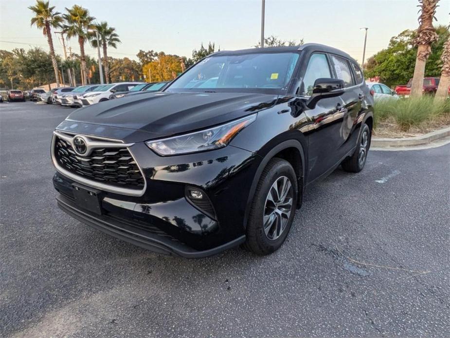 used 2023 Toyota Highlander car, priced at $40,131