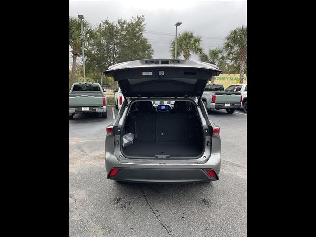 new 2026 Toyota Highlander car, priced at $49,754