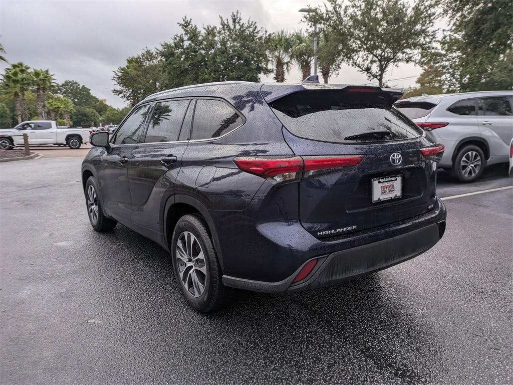 used 2021 Toyota Highlander car, priced at $29,431