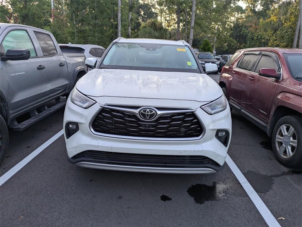 used 2021 Toyota Highlander car, priced at $40,831