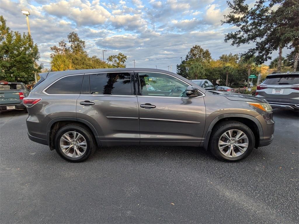 used 2015 Toyota Highlander car, priced at $15,331