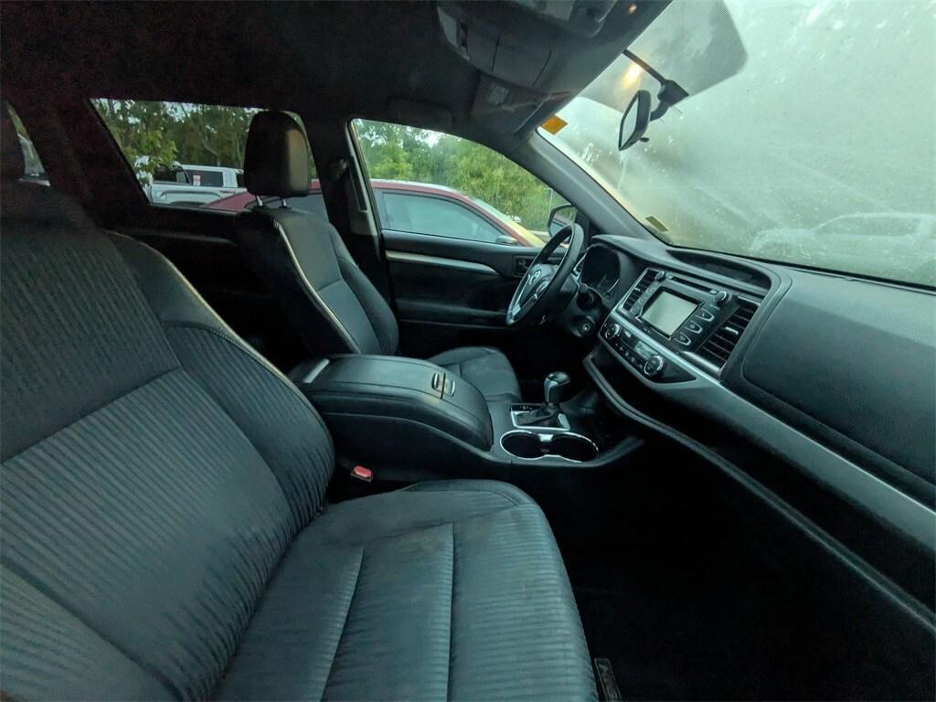 used 2015 Toyota Highlander car, priced at $15,531