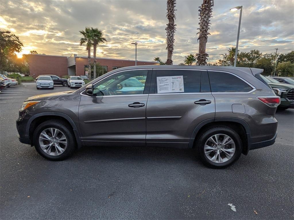 used 2015 Toyota Highlander car, priced at $15,331