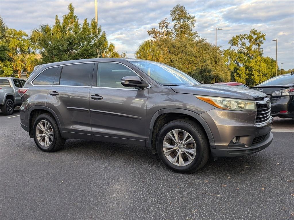 used 2015 Toyota Highlander car, priced at $15,031