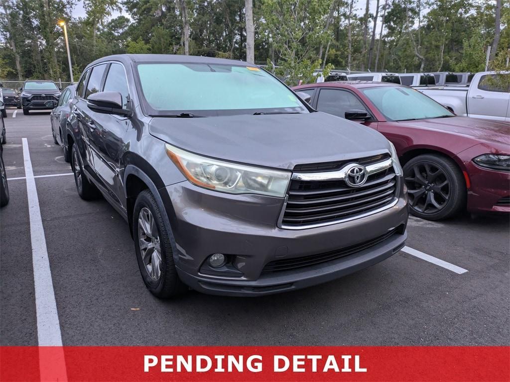 used 2015 Toyota Highlander car, priced at $15,531