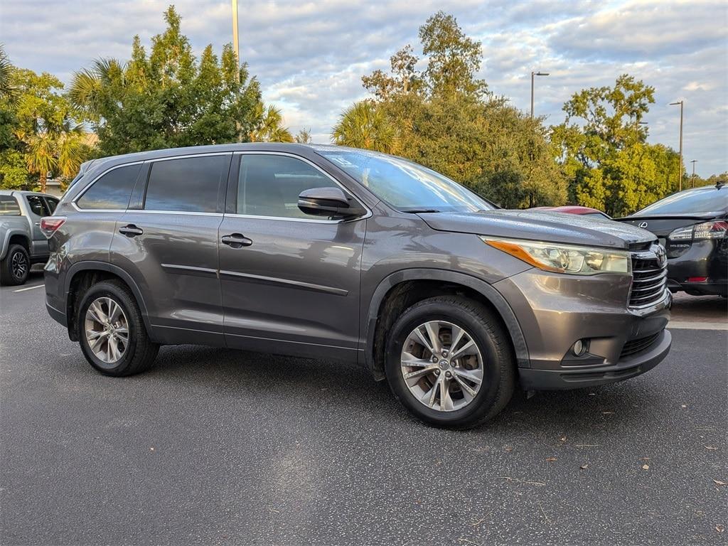 used 2015 Toyota Highlander car, priced at $15,331