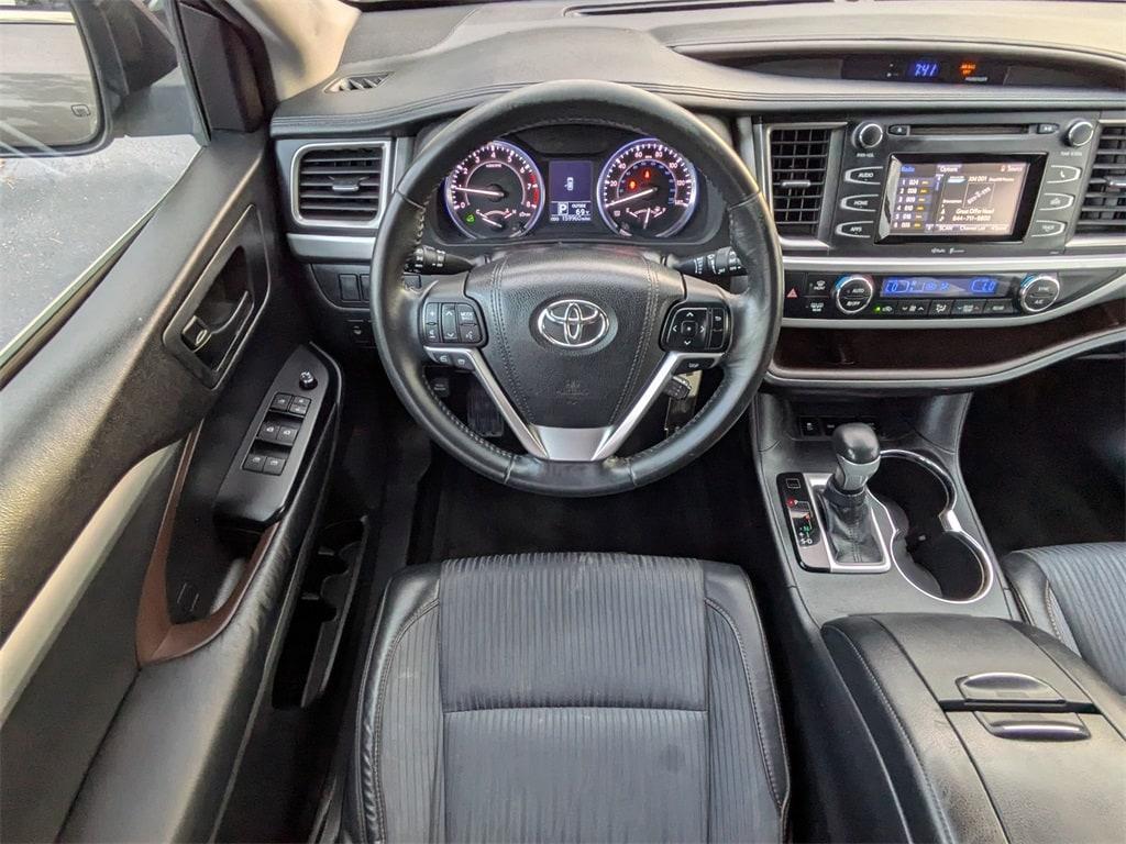 used 2015 Toyota Highlander car, priced at $15,331