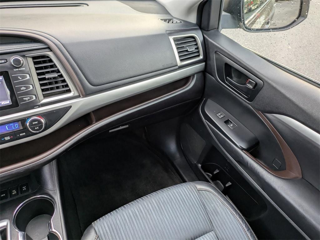 used 2015 Toyota Highlander car, priced at $15,331