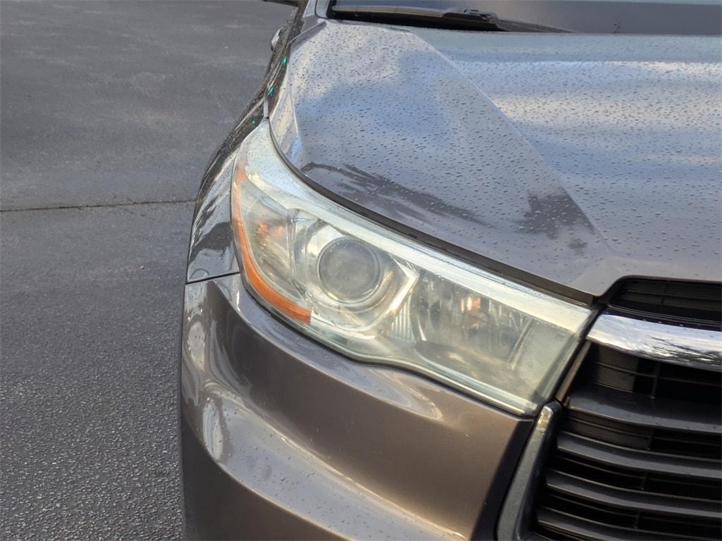 used 2015 Toyota Highlander car, priced at $15,331